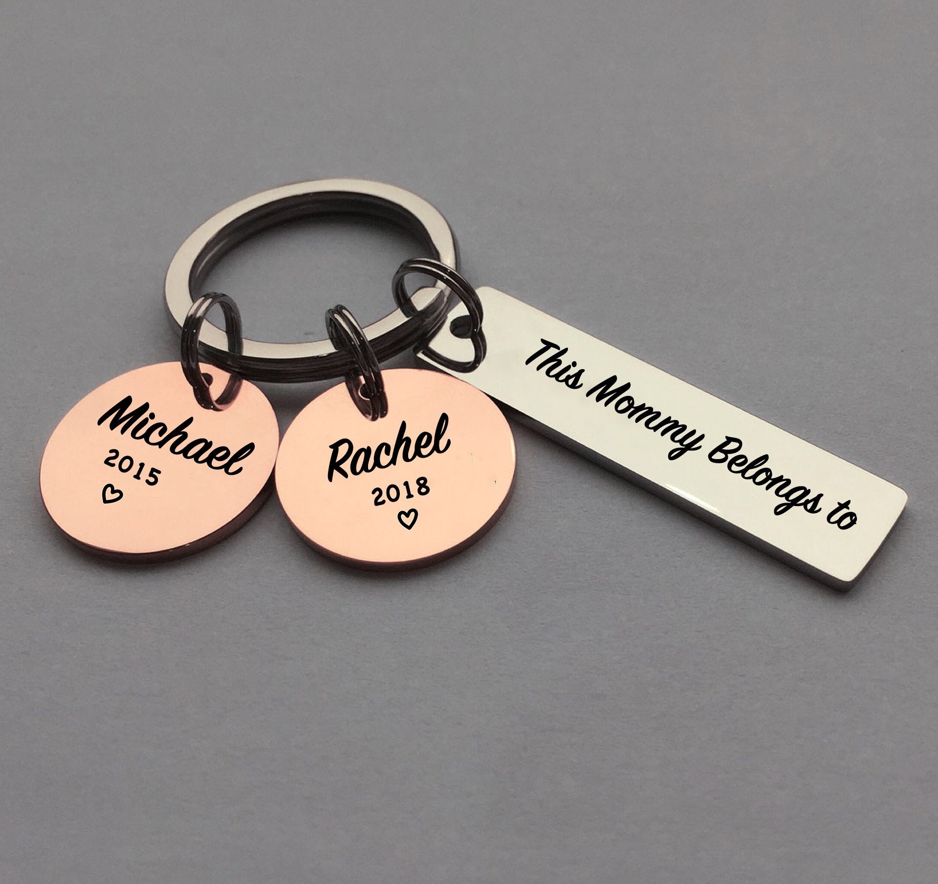 This Mommy belongs to - Personalized Disc keychain