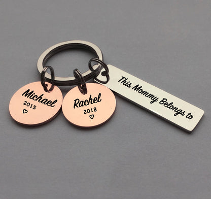 This Mommy belongs to - Personalized Disc keychain