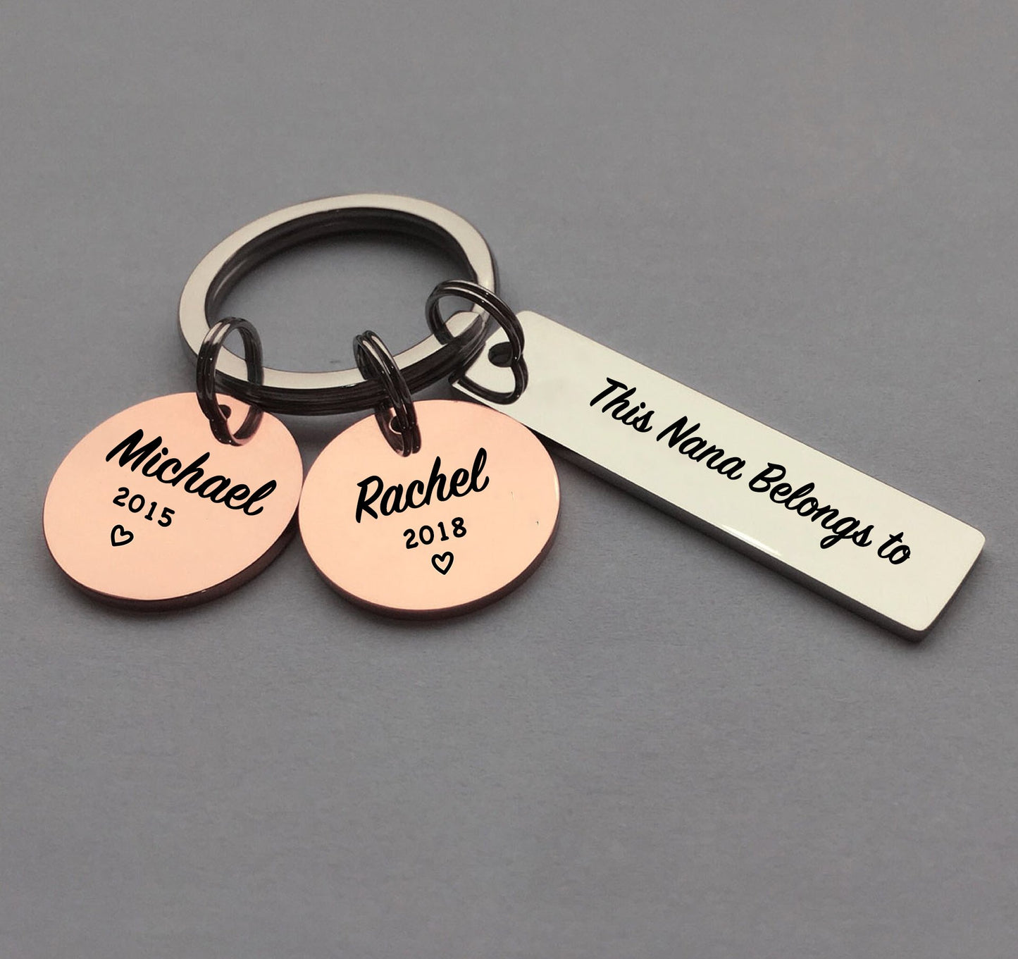 This Mommy belongs to - Personalized Disc keychain